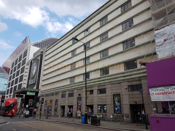 The Apoll Victoria Theatre during the run of 'Wicked' in August 2016 - Photo M.L.