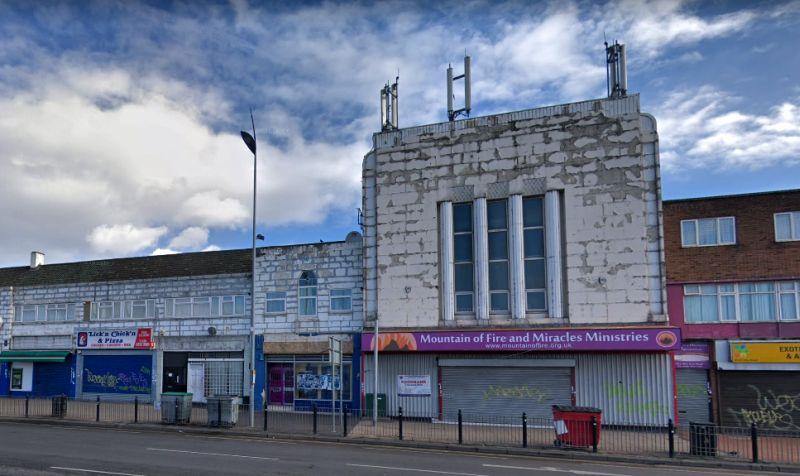 A Google StreetView Image of the former Princess Cinema, New Road, Dagenham - Click to Interact. 