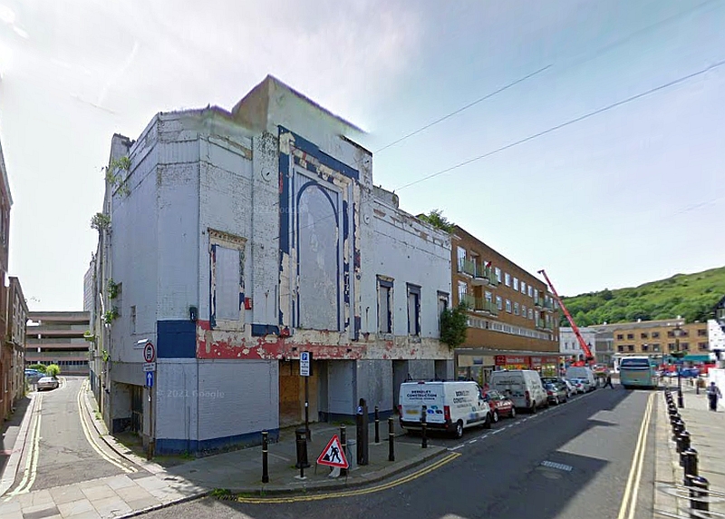 A Google StreetView Image showing the former Granada Theatre, Dover, closed and boarded up in June 2009 - Click to Interact.