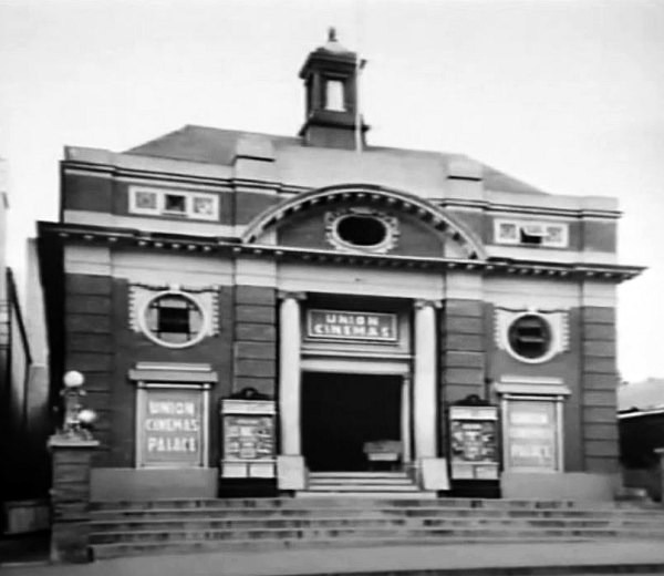 The former Palace Theatre / Cinema, Dunstable whilst under the ownership of Union Cinemas in the 1930s.