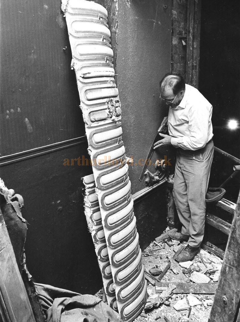 A Photograph of the Lyric Theatre, Hammersmith in 1969 - Kindly sent in by Vernon Burgess. A Photograph of the Lyric Theatre, Hammersmith in 1969 - Kindly sent in by Vernon Burgess.