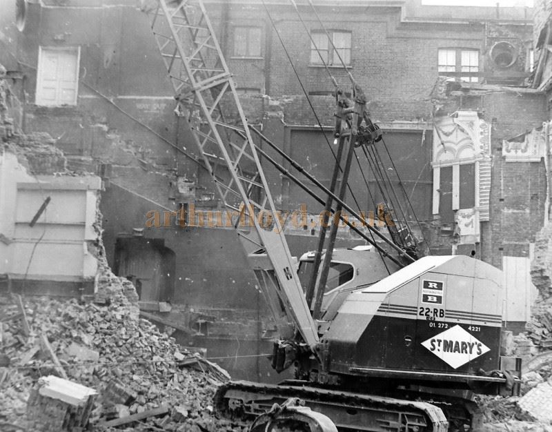 A Photograph of the Lyric Theatre, Hammersmith in 1969 - Kindly sent in by Vernon Burgess. A Photograph of the Lyric Theatre, Hammersmith in 1969 - Kindly sent in by Vernon Burgess.