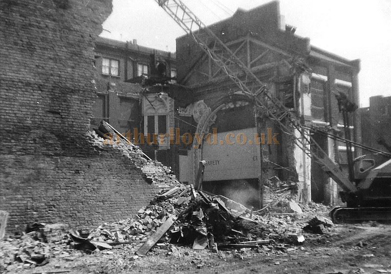 A Photograph of the Lyric Theatre, Hammersmith in 1969 - Kindly sent in by Vernon Burgess. A Photograph of the Lyric Theatre, Hammersmith in 1969 - Kindly sent in by Vernon Burgess.