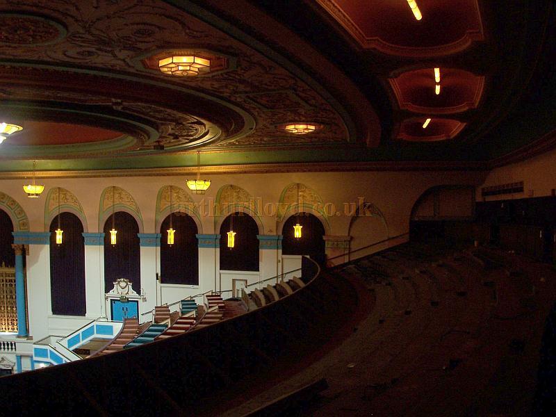 The Circle of the Gaumont State, Kilburn in April 2009 - Photo M. L. - 'This vast array of comfortable seats with its fine view of Stage and Screen will supply that relaxation in comfort sought by so many visitors to the Theatre.'