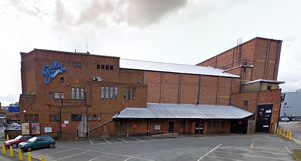 A Google StreetView Image showing the Side Elevation of the former Plaza Theatre, Rugby in June 2009, here in use as a Gala Bingo Club. Note the large Stage House to the rear of the building - Click to Interact.