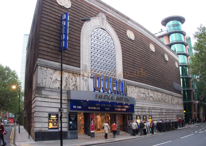 The Odeon shaftesbury Avenue in 2006, formerly the Saville Theatre - Photo M.L.