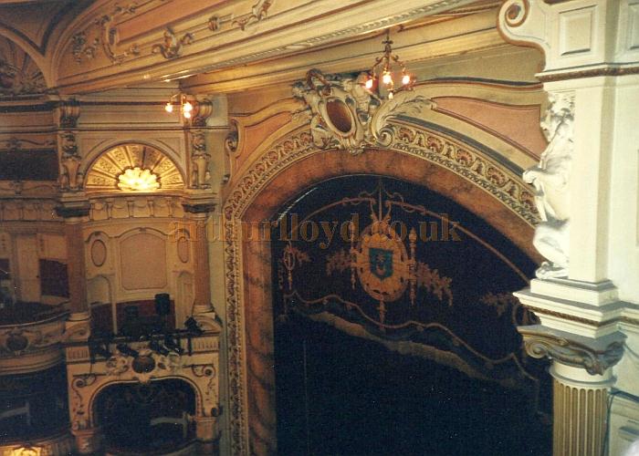 The Proscenium and Auditorium of the Kings Theatre, Southsea in 2000 - Courtesy David Garratt.