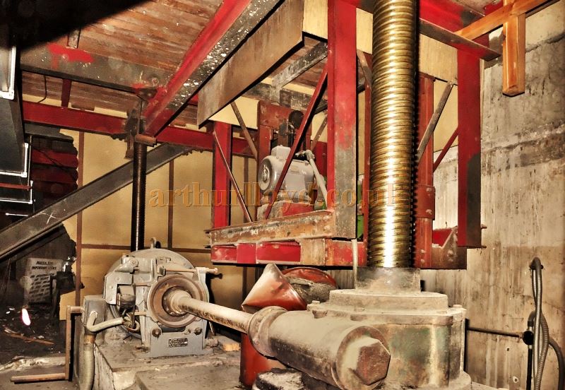 A Stage Lift at the Streatham Hill Theatre in March 2017 - Courtesy Tim Hatcher and Roger Fox. 