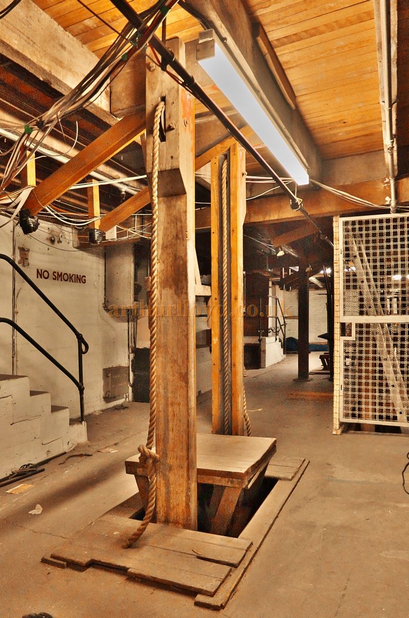 The Pantomime Trap at the Streatham Hill Theatre in March 2017 - Courtesy Tim Hatcher and Roger Fox.