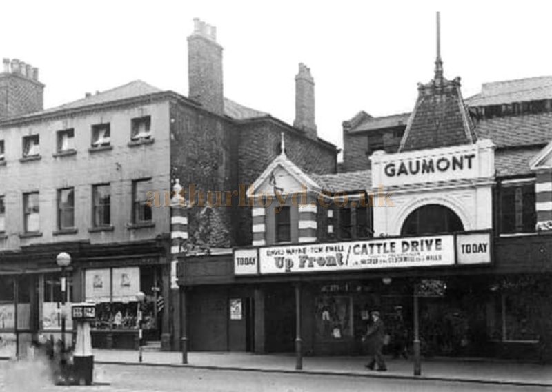 The former Empire Theatre, Wakefield as the Gaumont Cinema in the 1950s - Courtesy John West.