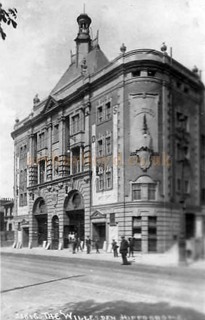 An early Postcard showing the Willesden Hippodrome.
